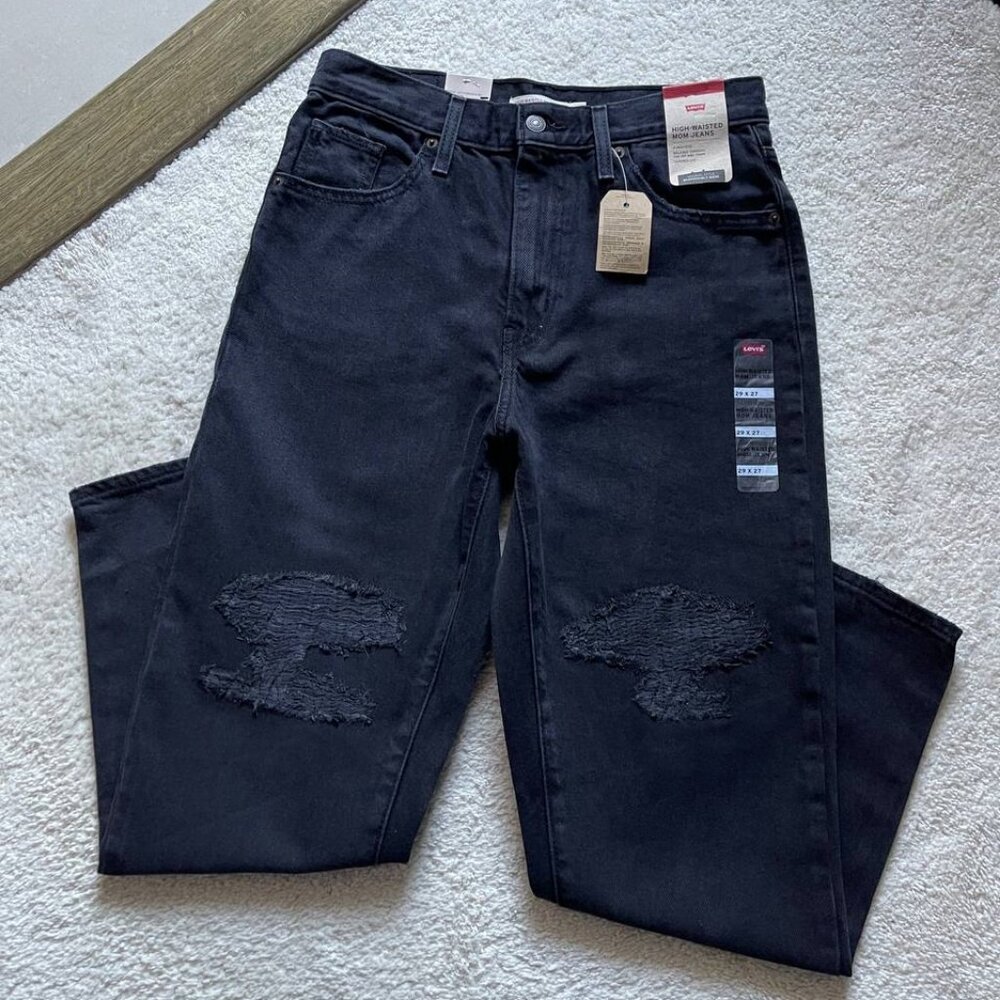NWT Levi's High Waisted Mom Jeans Distresed High Rise Size 29/27